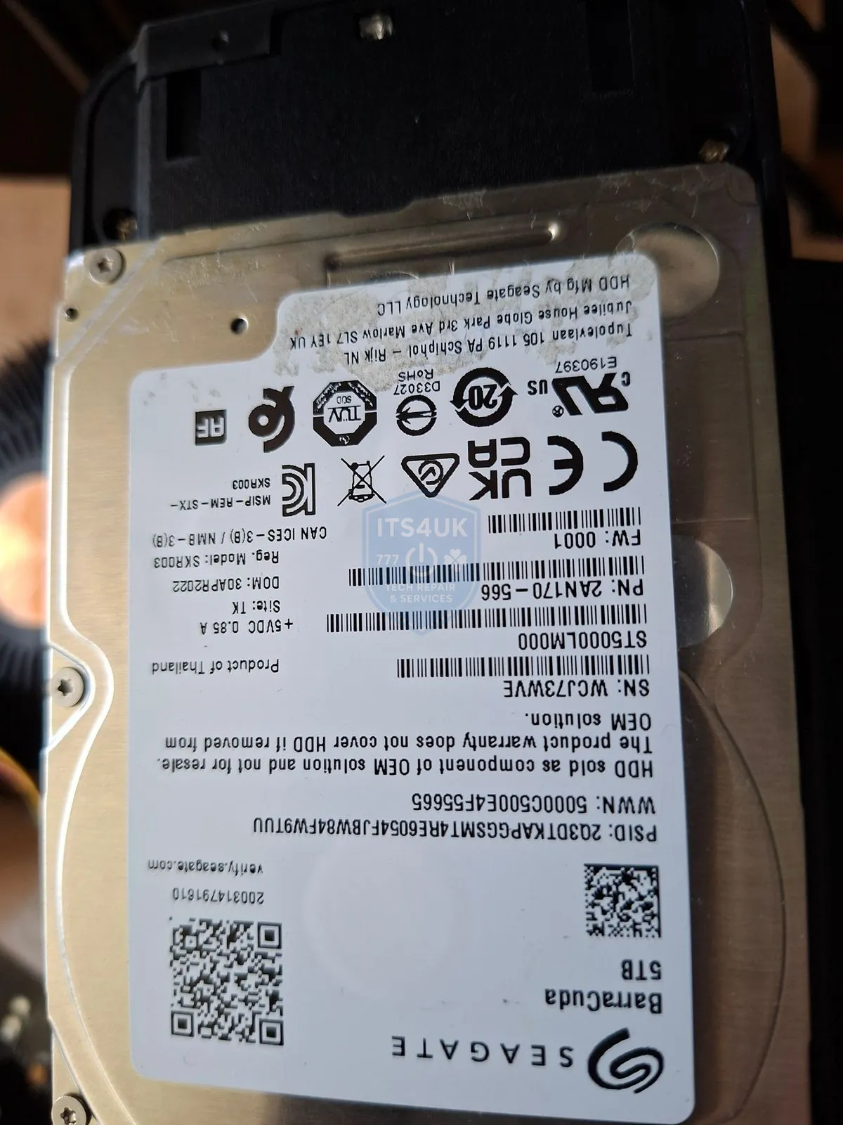 Seagate Barracuda hard drive label showing capacity and serial number